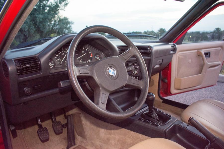 Торпедо BMW 325 Sedan (E30) 1988 года  (фото 41 из 58)